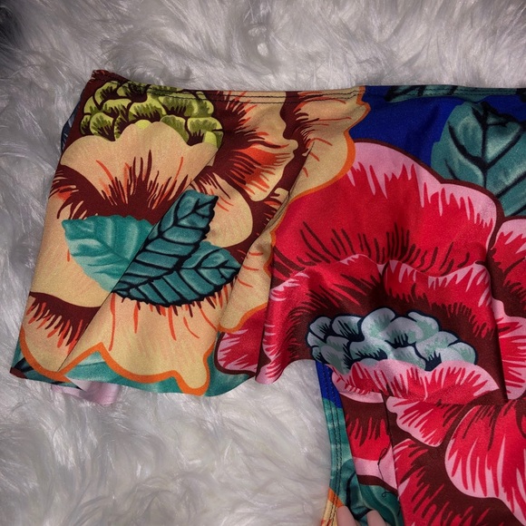 Off the shoulder floral swimsuit - Picture 8 of 9